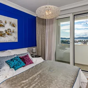 https://divine-luxury-apartment-blue.hotelinzadar.com